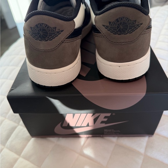 Low top mocha air Jordan 1 - woman’s 7.5 or boys/ men size 6 - Picture 3 of 11